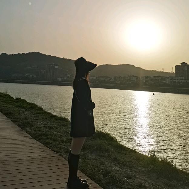 雯雯young