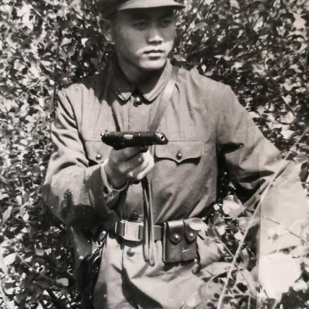 伊  兵