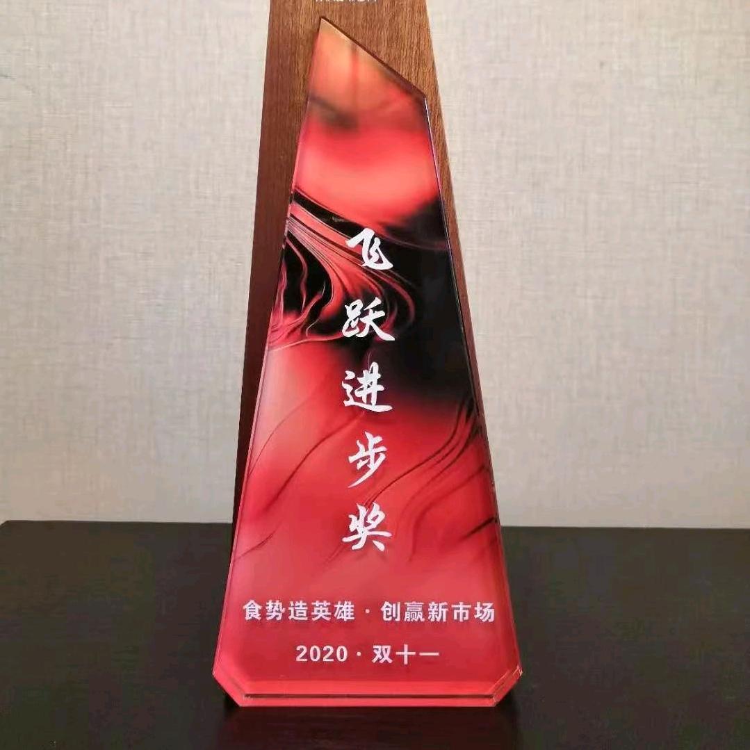 食势造英雄