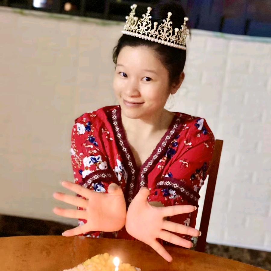 异步倾歌广州银腾福贸易有限公司女装专卖店