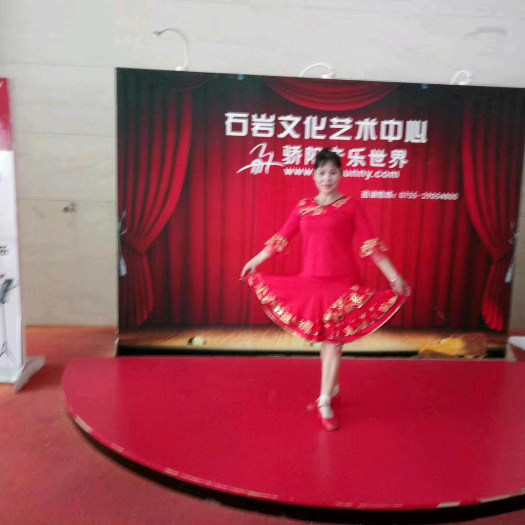 温子香广场舞