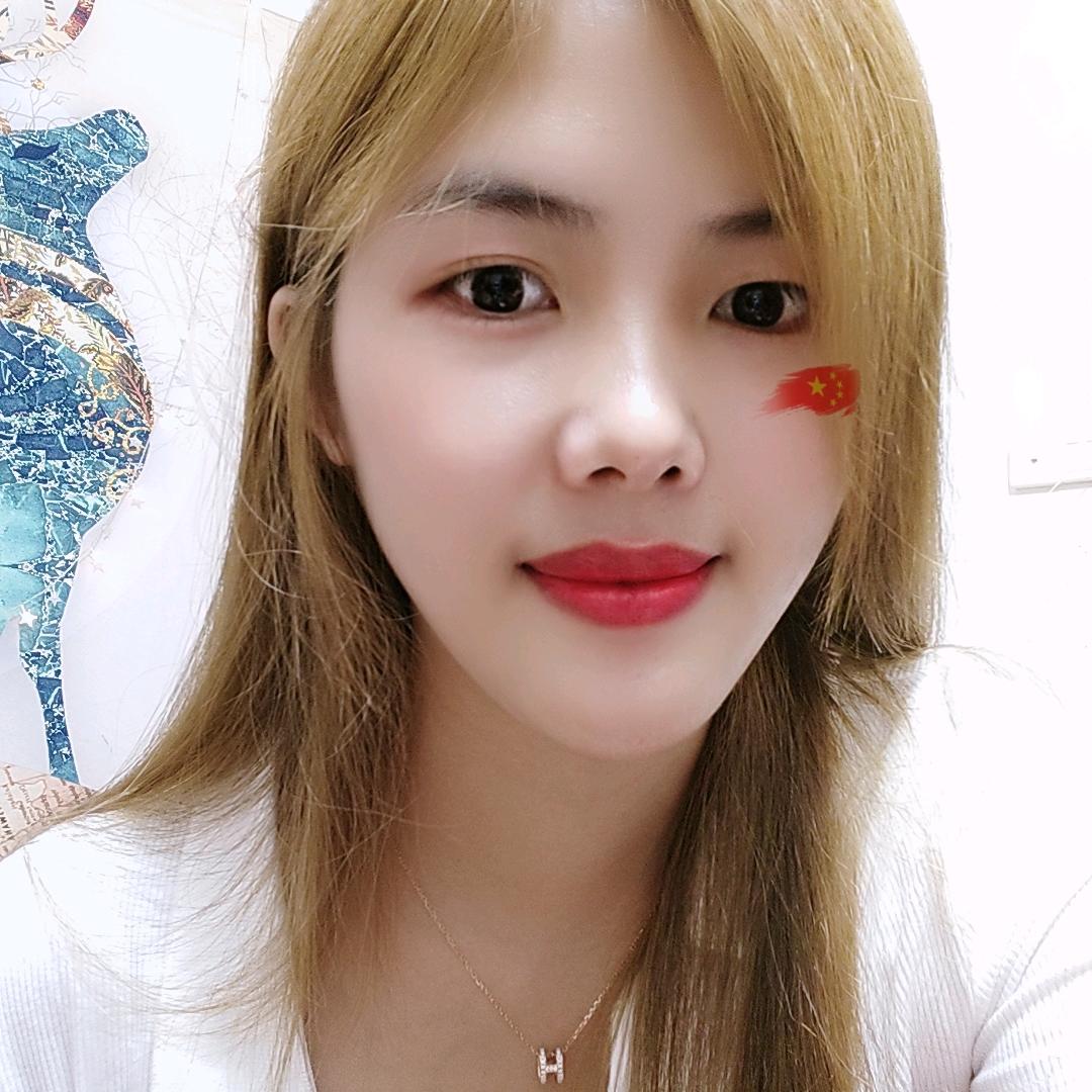 一个爱笑的小玲吖