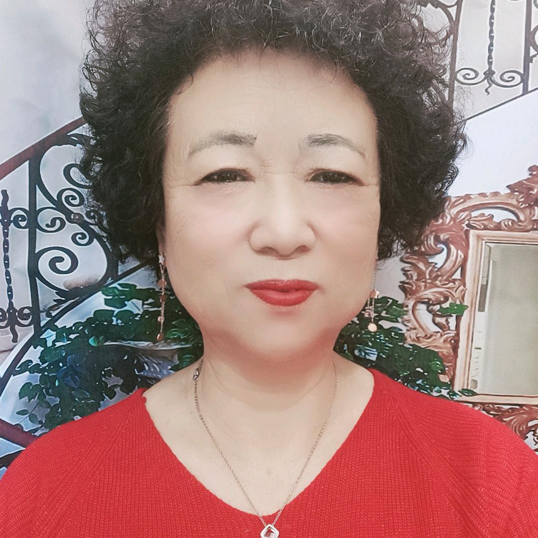 50后的农村老太太爱臭美