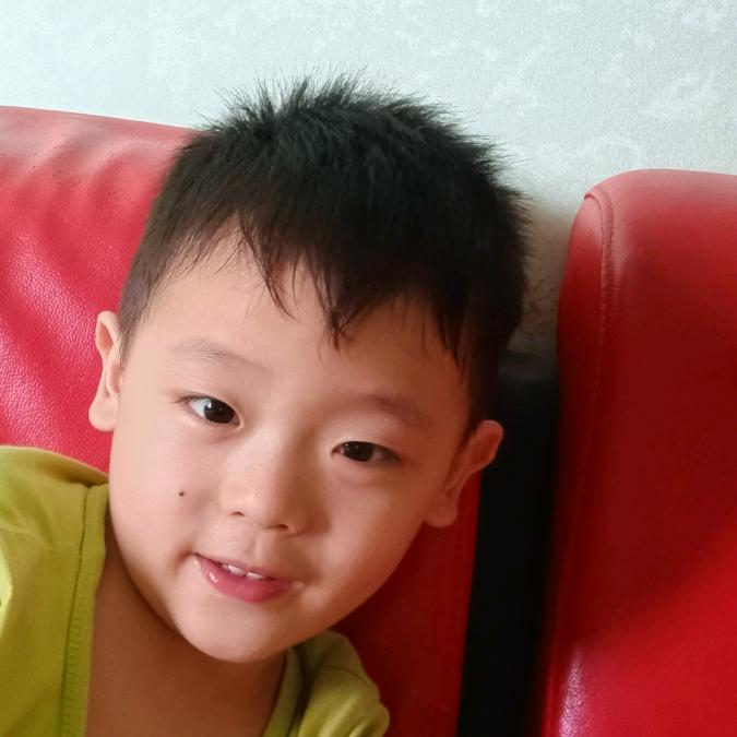 小屁孩宸宸头像