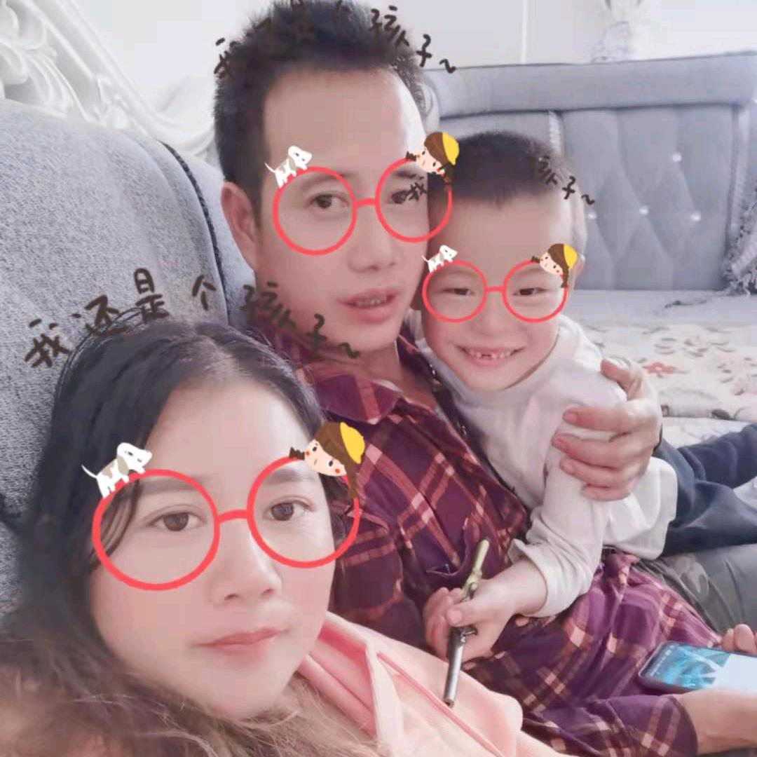 云南。田蓬。小数民族哥80后