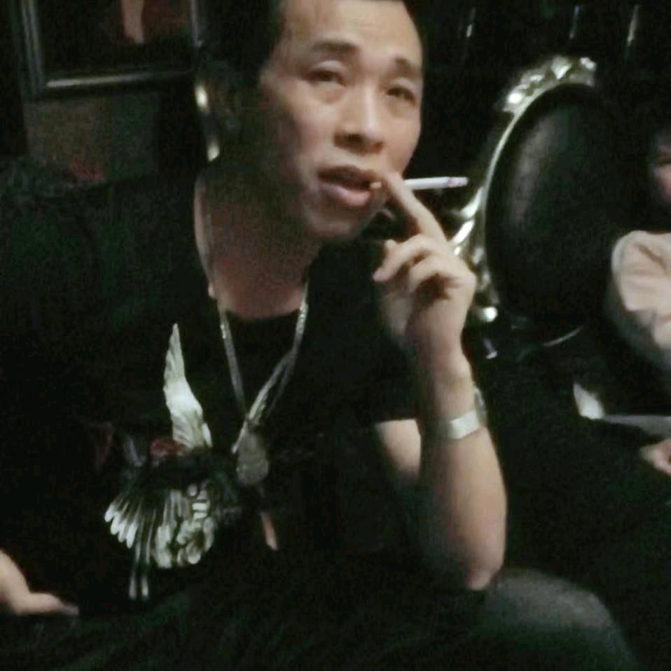 一手鞋子批发。