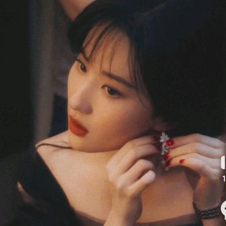 爱吃草莓的兔子🐰