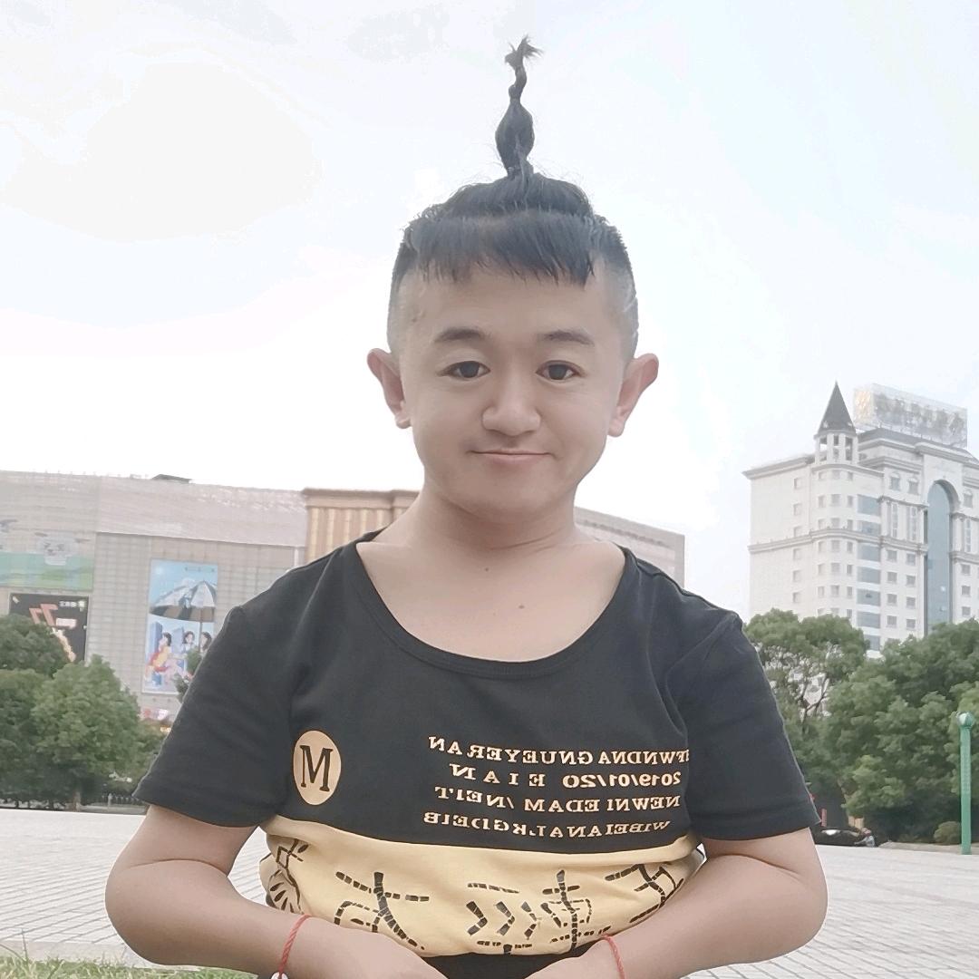 板凳小哥