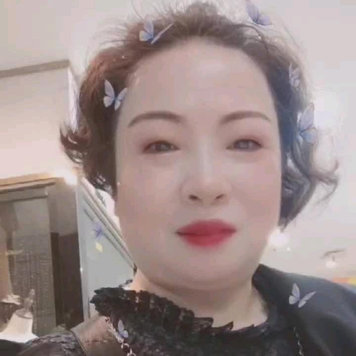 李英轻奢服装