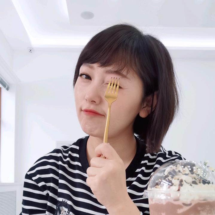 忙碌的小姐姐