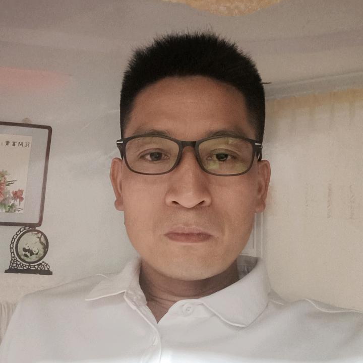 开心每一天( っ'-')╮ =͟͟͞͞?