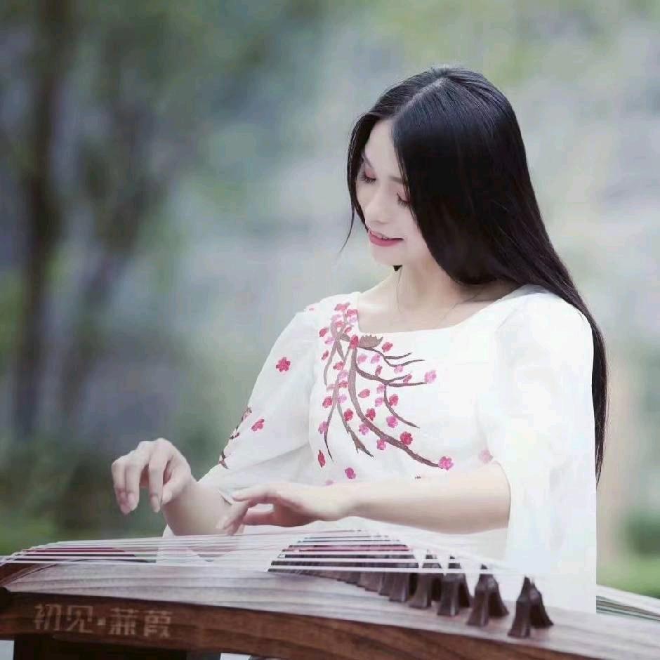 草莓老师有点甜