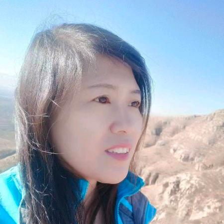 闲坐草地看鸟儿