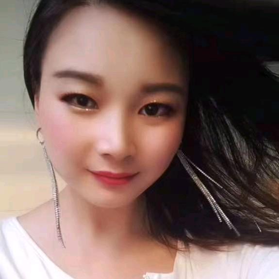 胡丽歌者