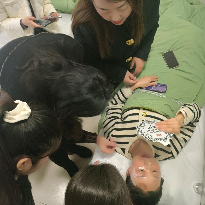 白白是我            🇨🇳