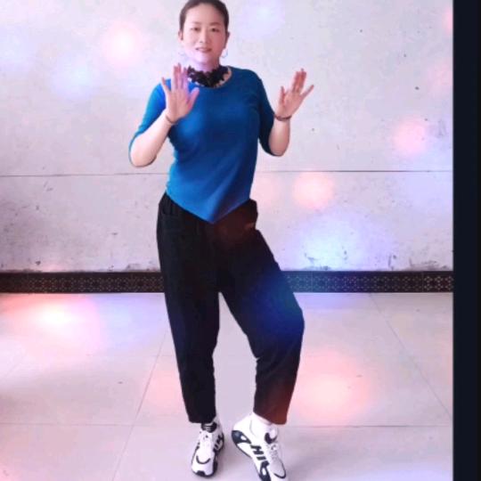 乐乐爱跳舞早8点25分