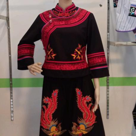 伊福绣服饰