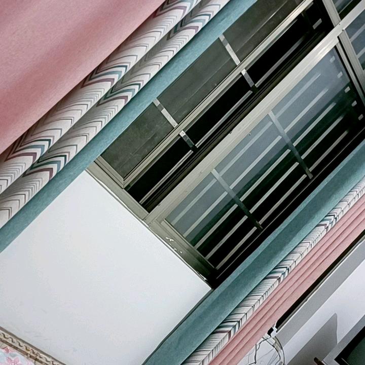 屏碎了一地