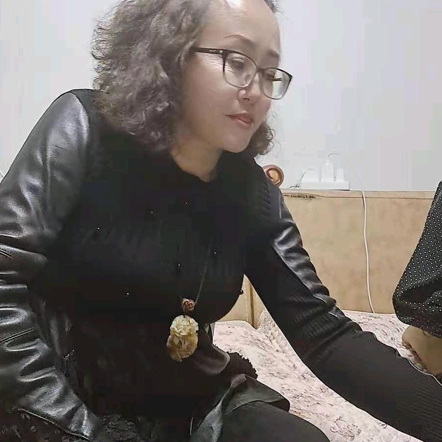 张丽丽。