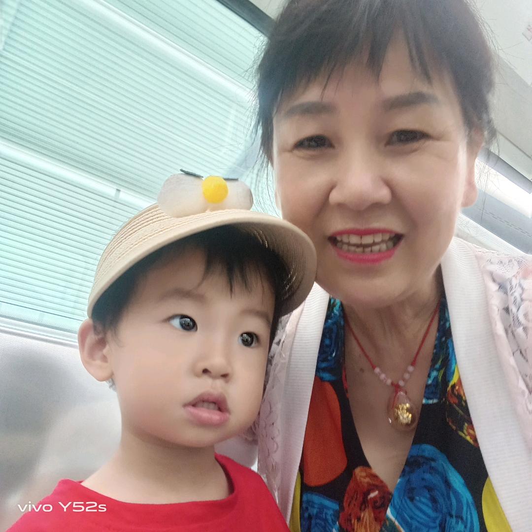 老阿姨卖龙虾