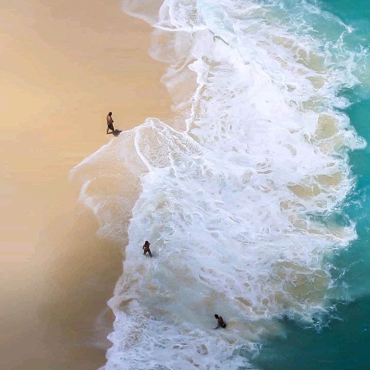 清风抚水