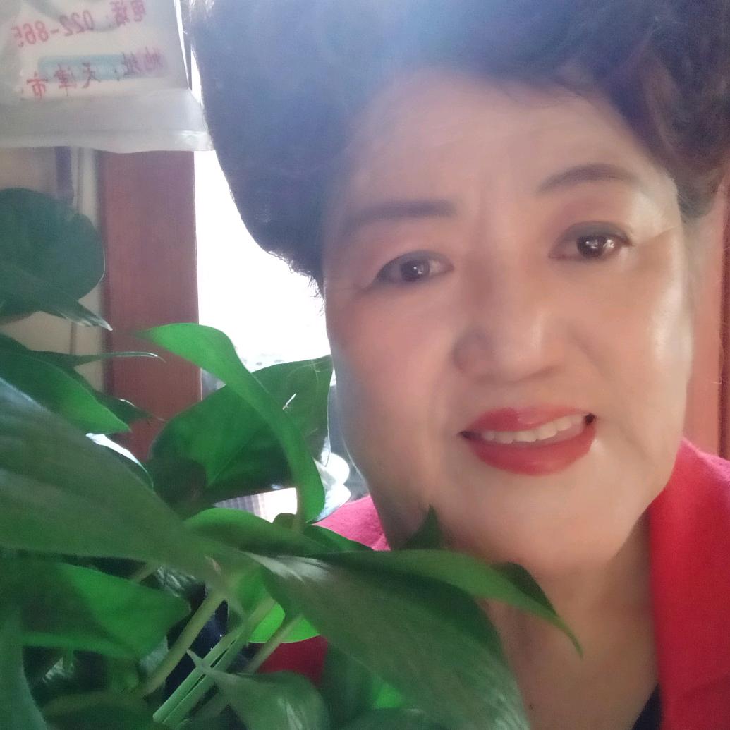 手执玫瑰🌹