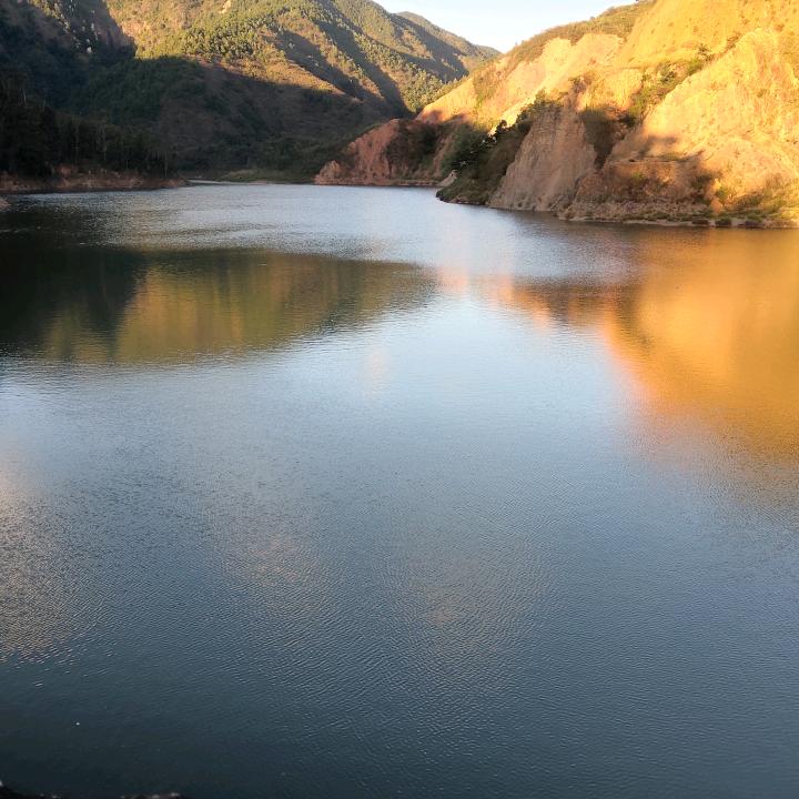 暧春