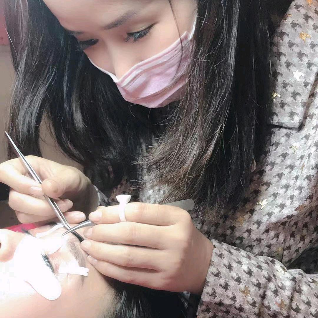 《艾千》美甲