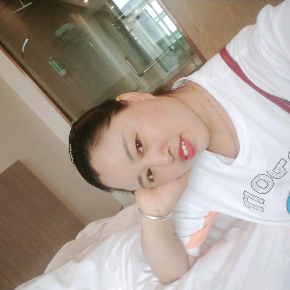 小何姐