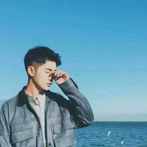 凸凸想起来就拍个作品