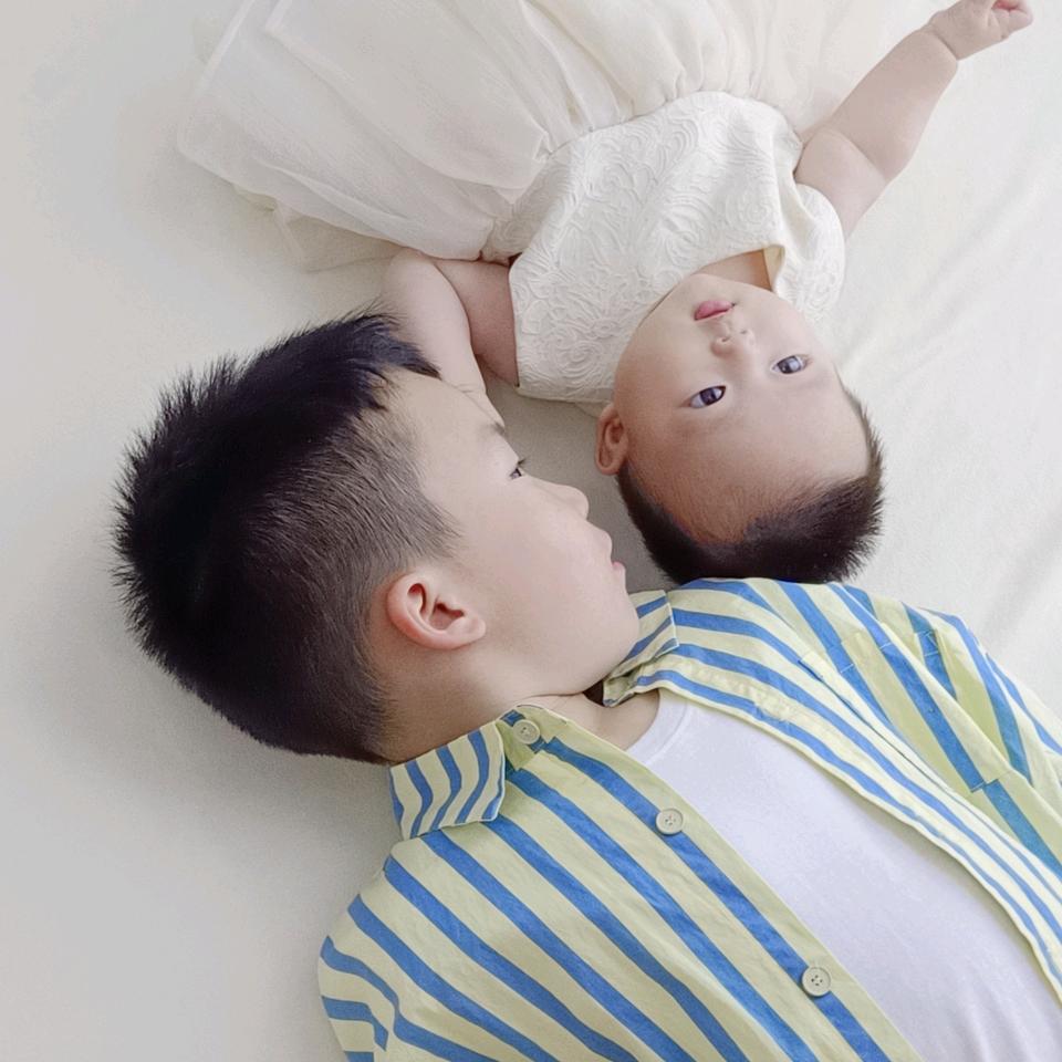 两个宝贝的奶奶
