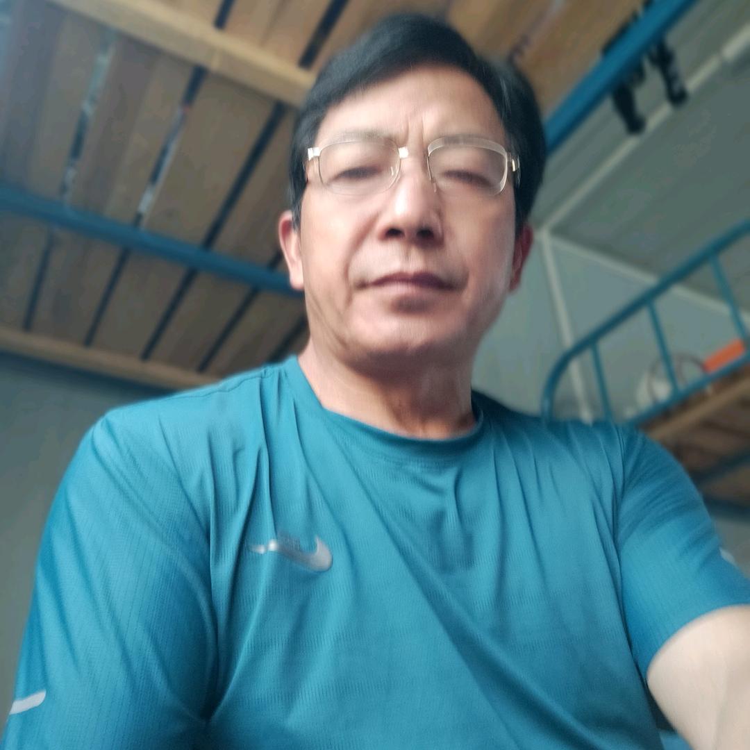 老王爱唱歌