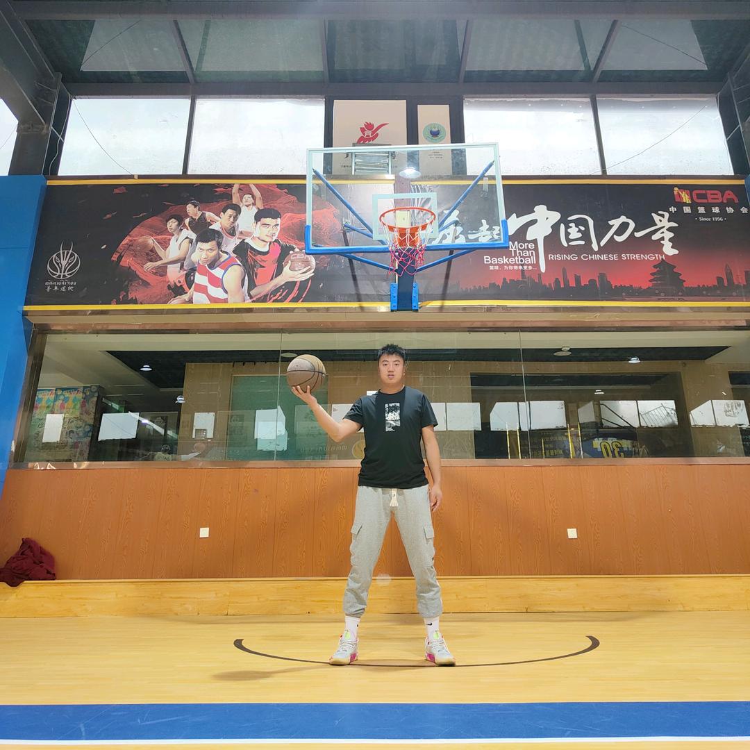 追寻梦想🏀小张