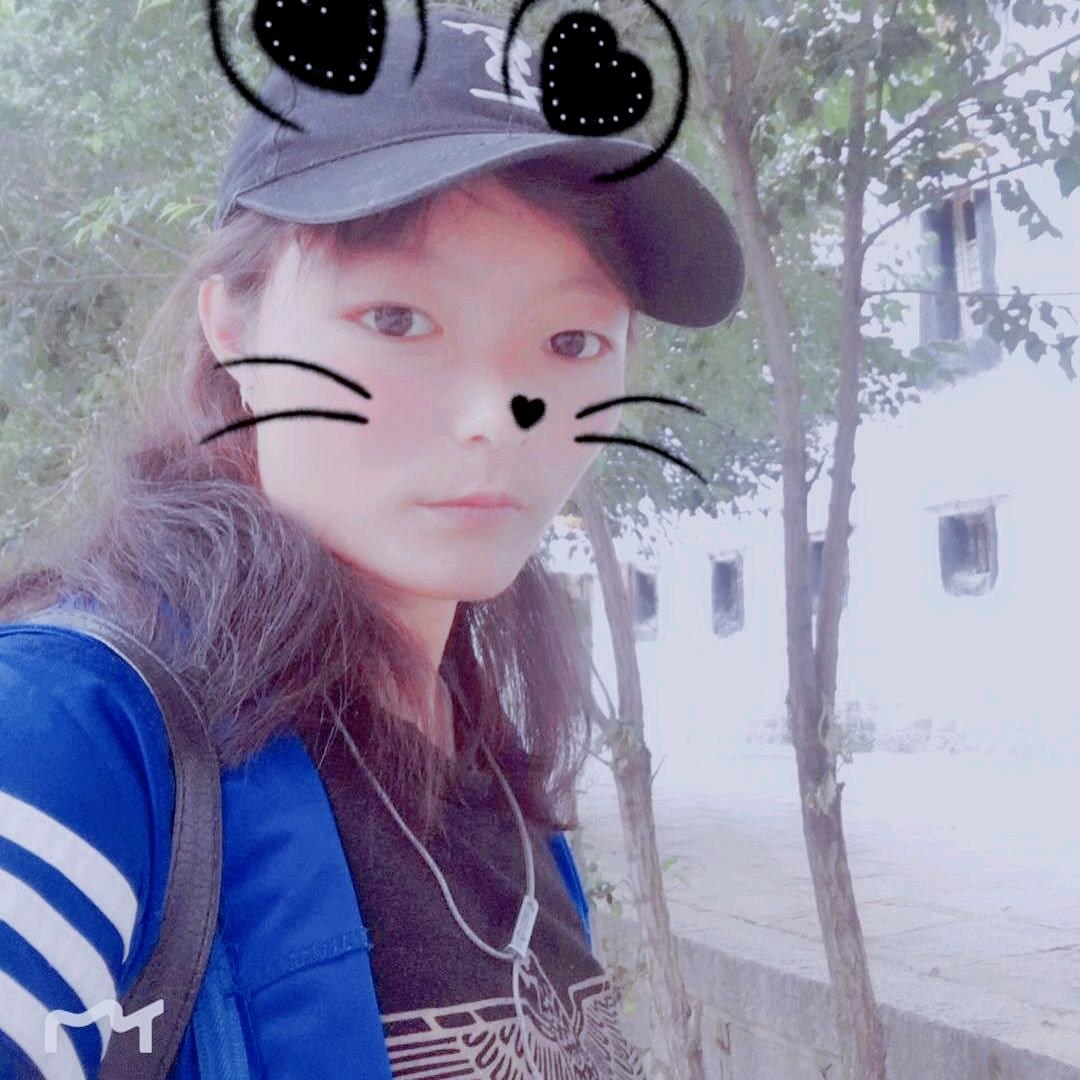 央央揣着小糖果