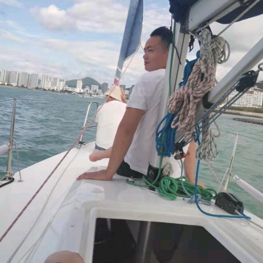 红   花  郎  周  洪  亮