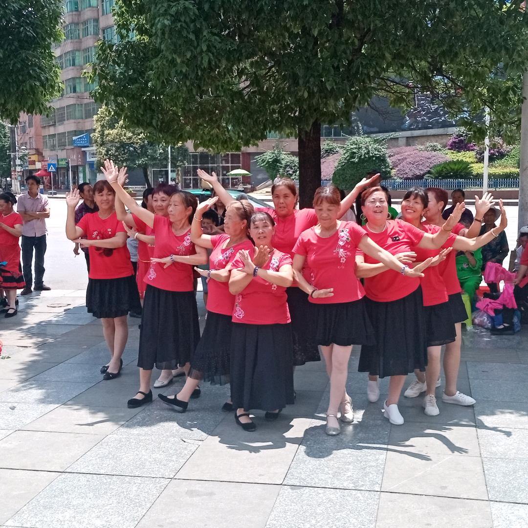 张大姐：爱跳舞！😀