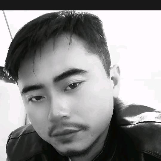 嘴角黑痣上扬