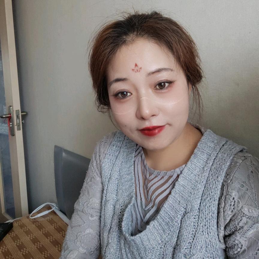 清颜淡若尘