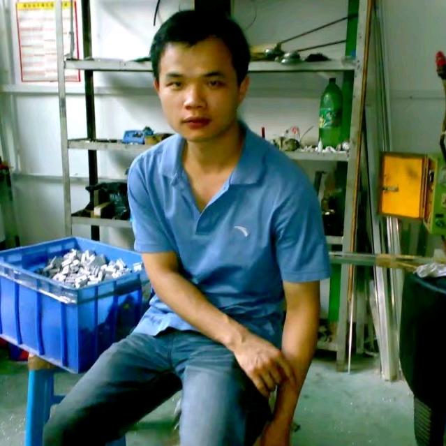 开长安逸动的老曾