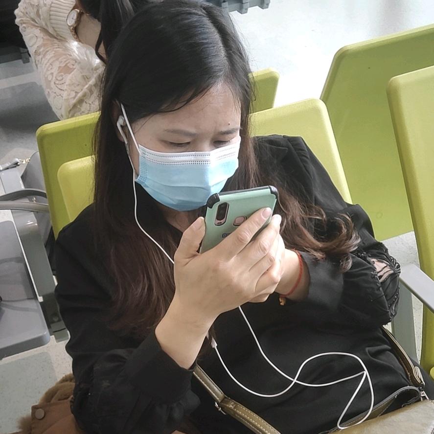 调皮成