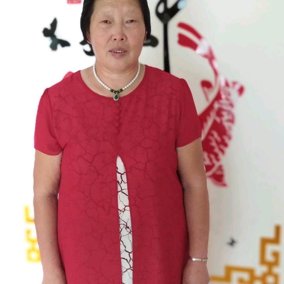 我是方城玲姐新年快乐