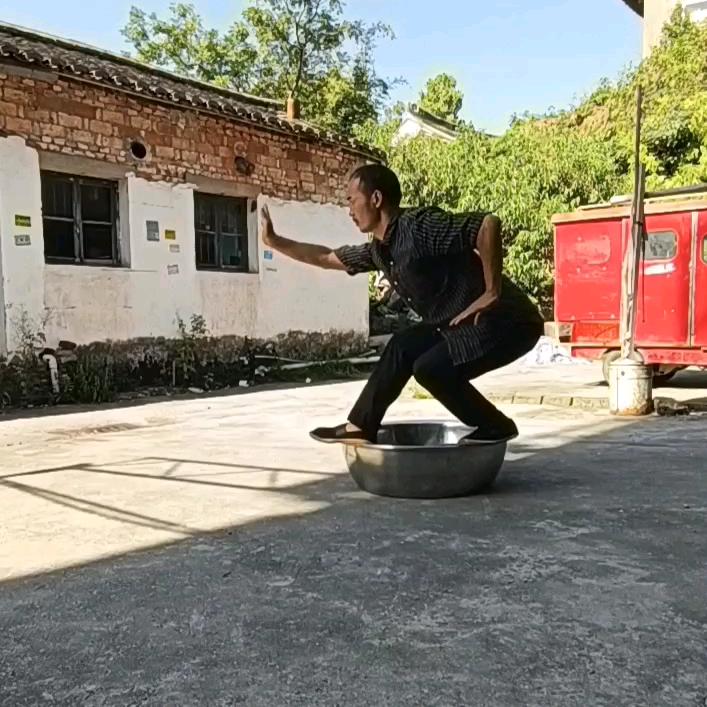 真名杨云学。“