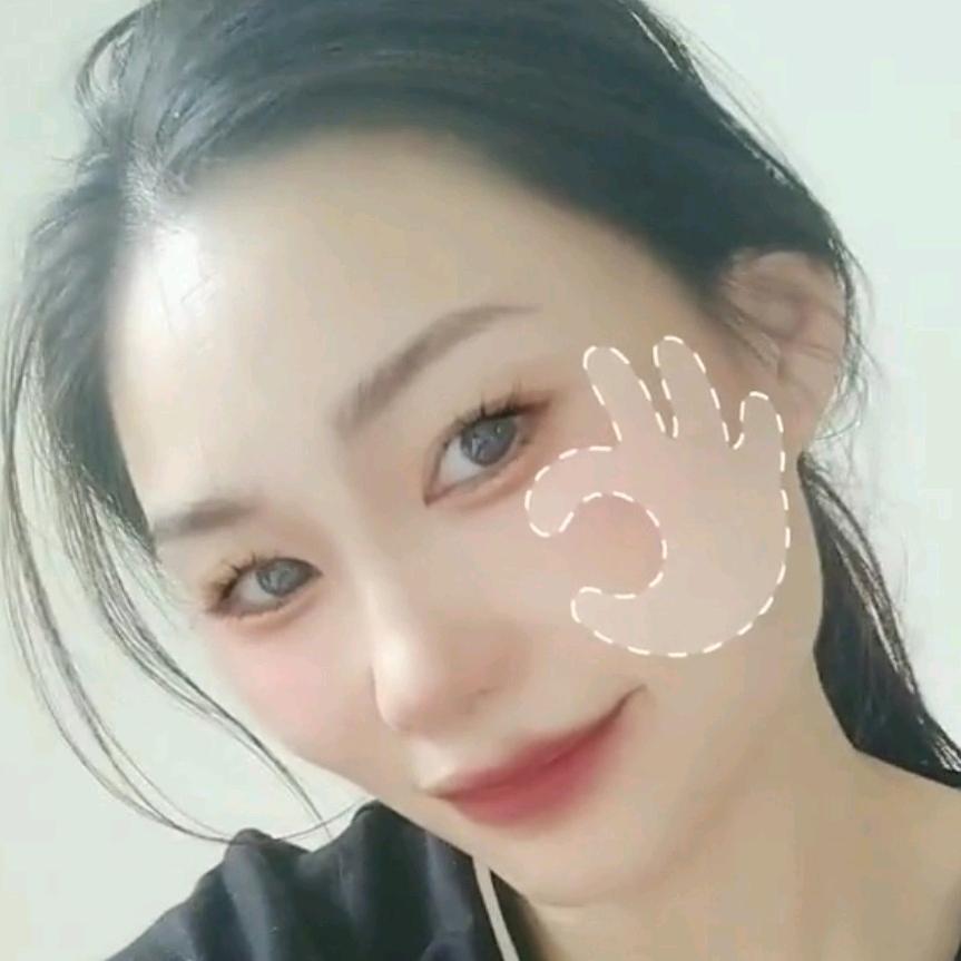 衫钰彩头像