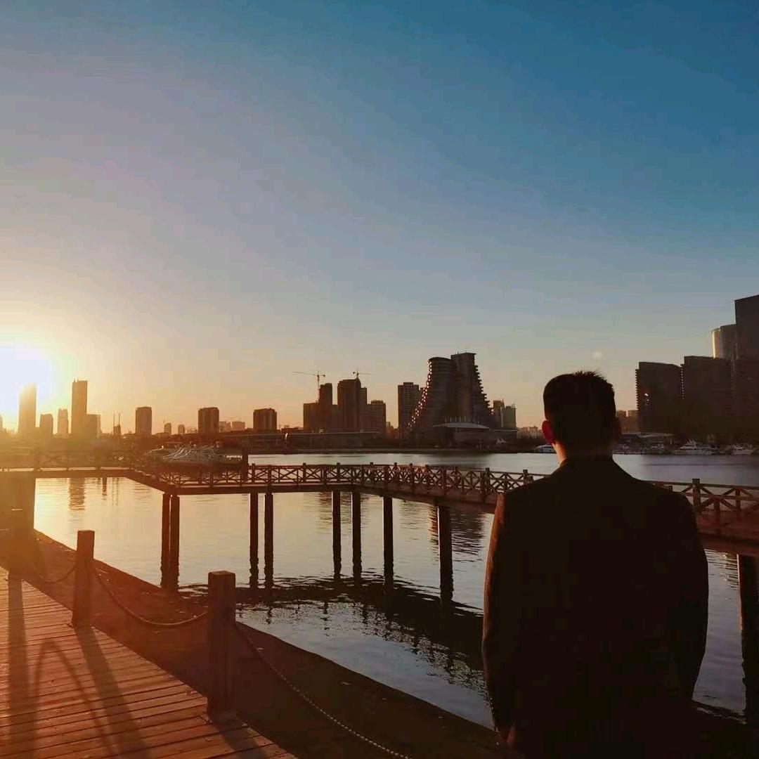 晚上不睡   白天不起