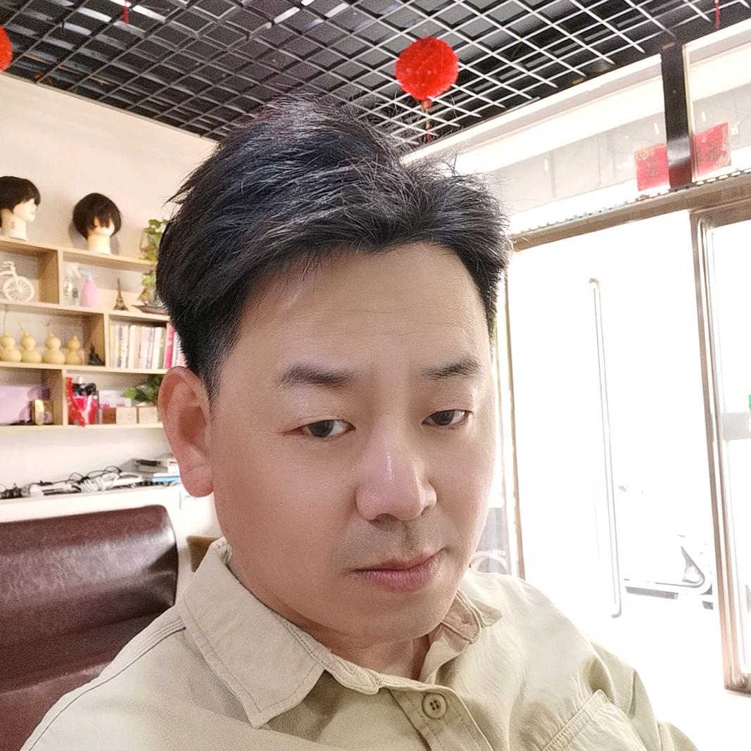 府庭花园对面   枫度发型设计