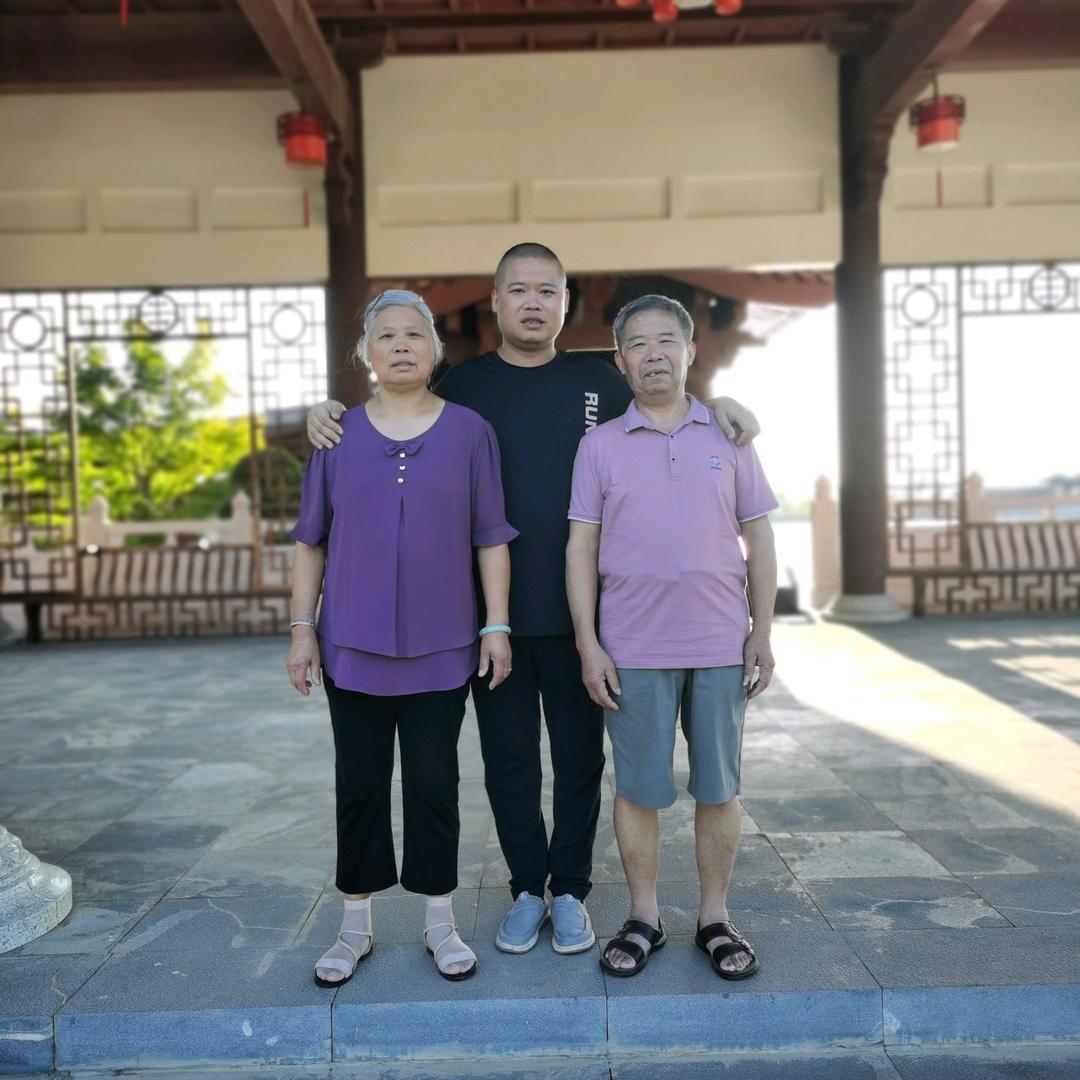 风吹深圳城，我是江西药都人（84年的鼠）