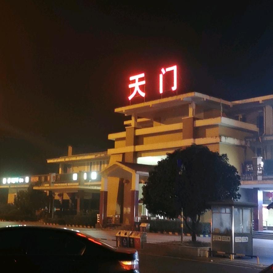 猪🐷侠