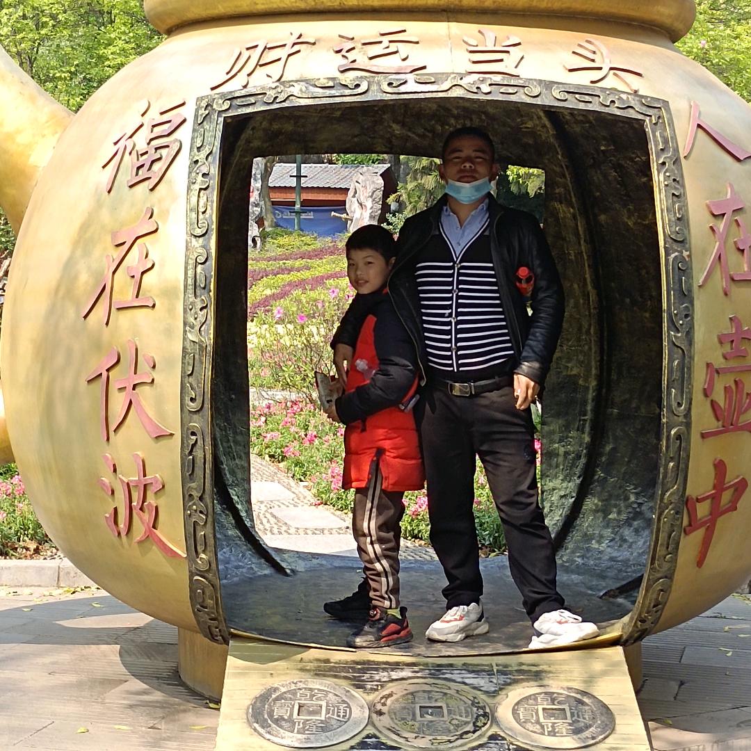 立邦专业刮腻子旧墙翻新