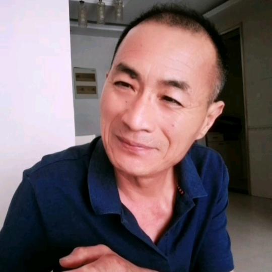 蛟龙戏水
