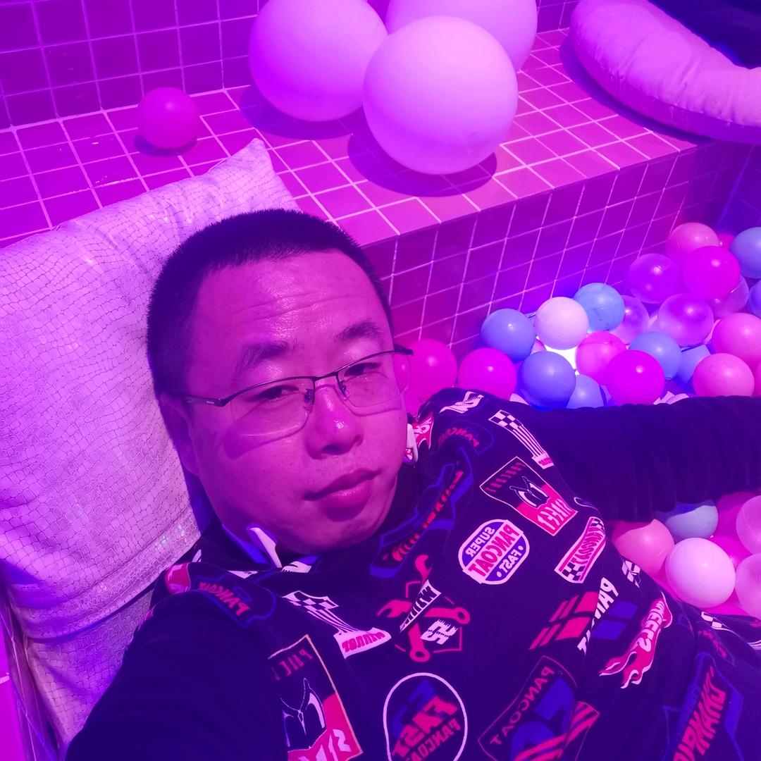 ✈️会飞的何小五✈️